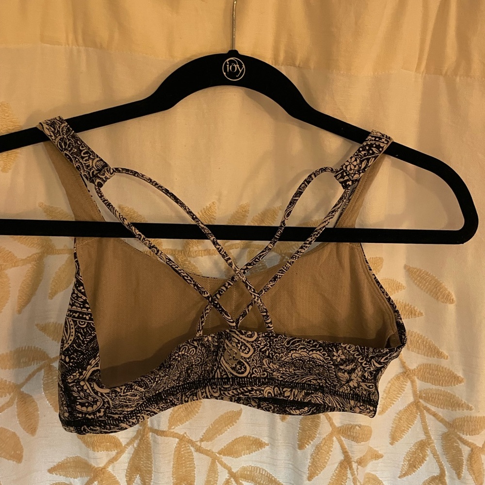 Lululemon sz 4 bra - Picture 2 of 3